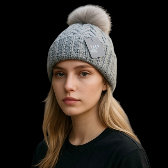 Gelso Bianco gray knit Faux Fur pom pom hat Wool/ alpaca Blend Made In Italy NWT - Picture 1 of 6